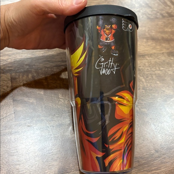 Philadelphia Flyers NHL Mascot GRITTY Tervis Wrap Tumbler 24 oz Lid New NWT - Picture 2 of 5